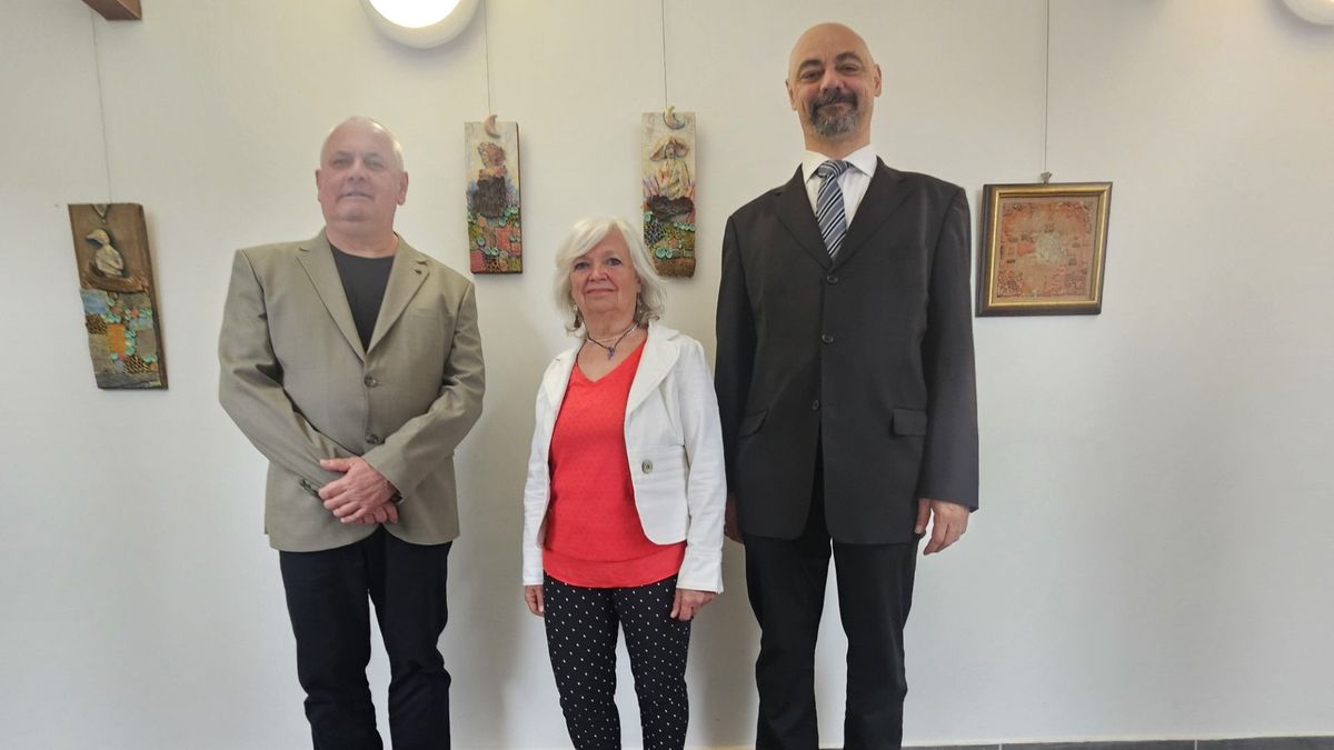 A göcseji iskolások tekinthetik meg most a mesés kerámiákat