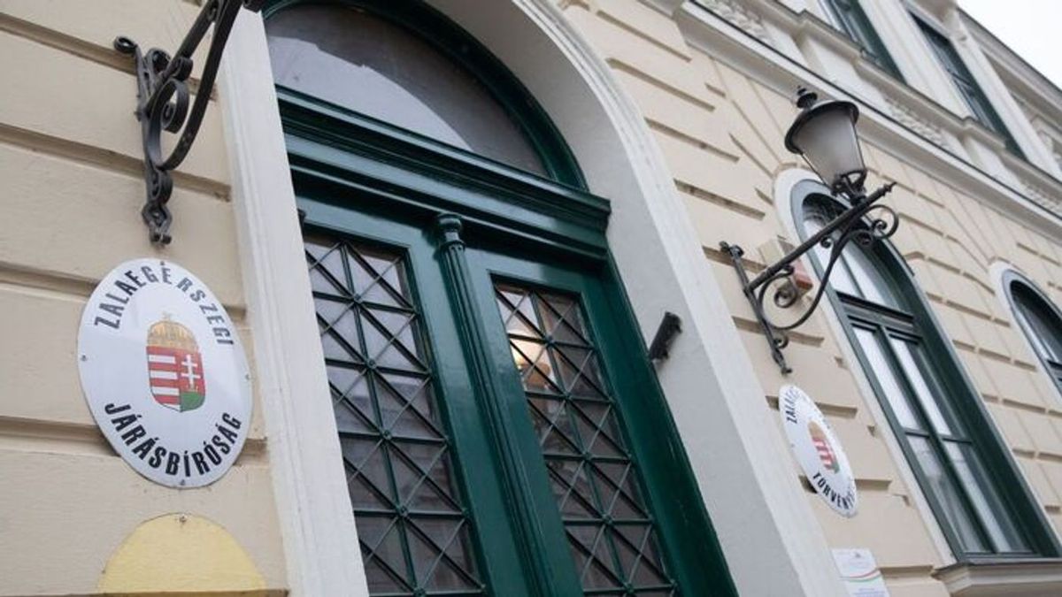 Ketten estek neki, s eszméletlenre verték 