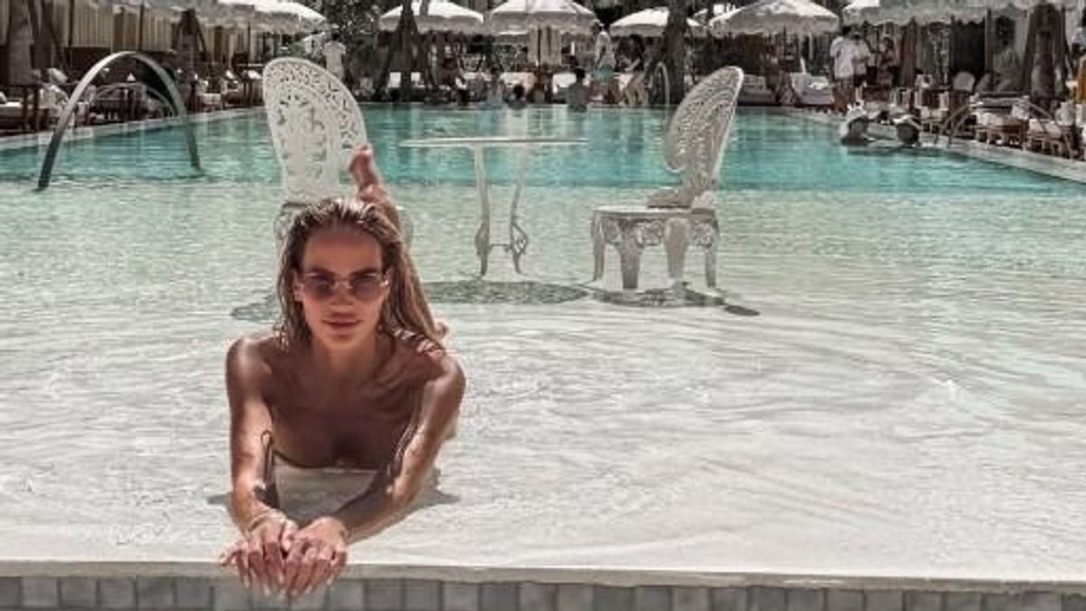Ez ám a luxus! Falatnyi bikiniben villantott tökéletes alakot Zimány Linda Miami Beachen