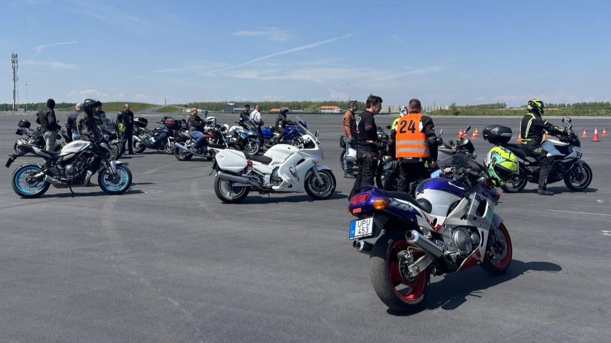 Csikorgó fékek, döntött kanyarok – 80 motoros feszegette határait Zalaegerszegen