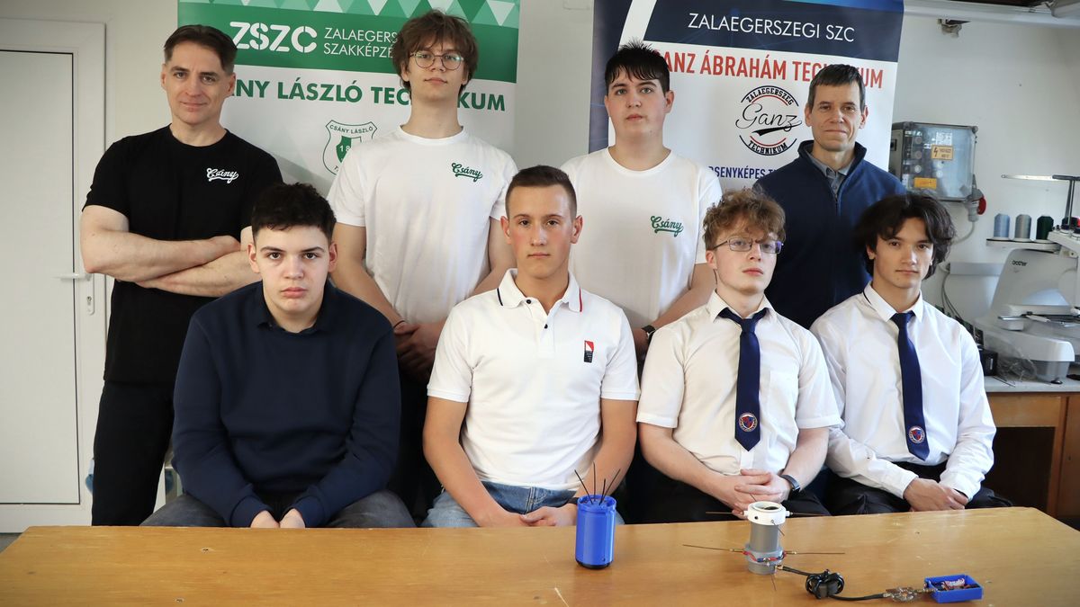 Az űripar kapujában! Saját műholdat fejlesztettek a középdöntőbe jutott zalai középiskolások (galéria)