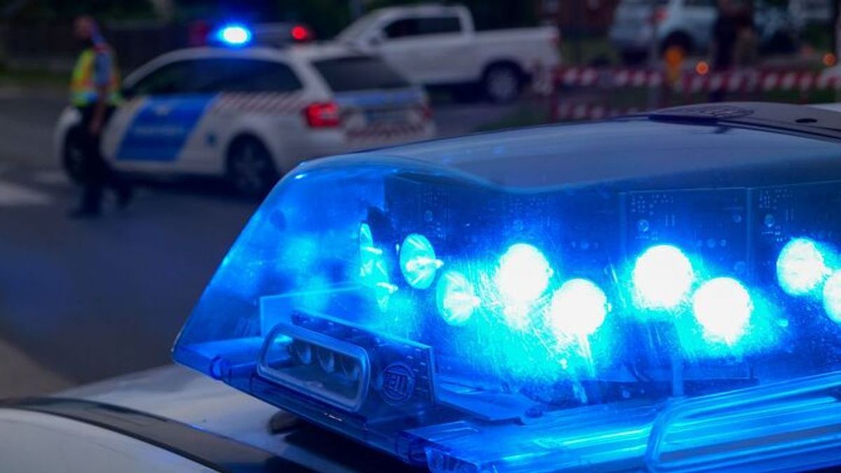 Árokba hajtott és fejre állt egy kocsi a zalai főúton – megkezdődött a helyszínelés