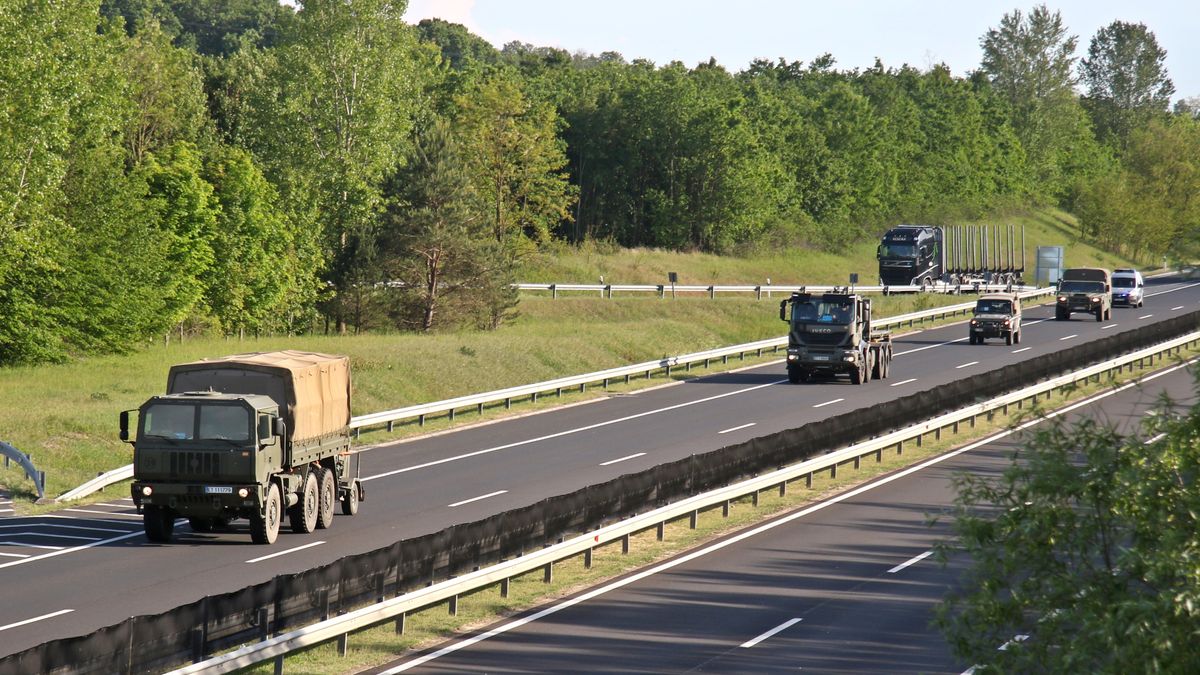 Idegen felségjelű harci járművek árasztották el Zalát (videó) – így menj el mellettük!