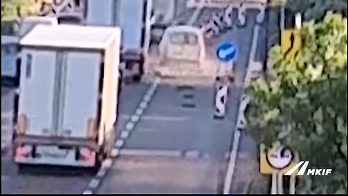 Sokkoló videó az M7-esről: a leállósávból próbált bevágni ké