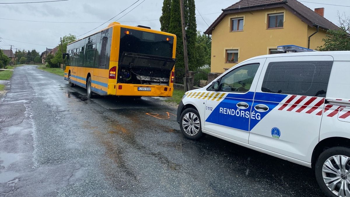 Autóbusszal ütközött egy személygépkocsi Zalában (frissítve helyszíni fotókkal)