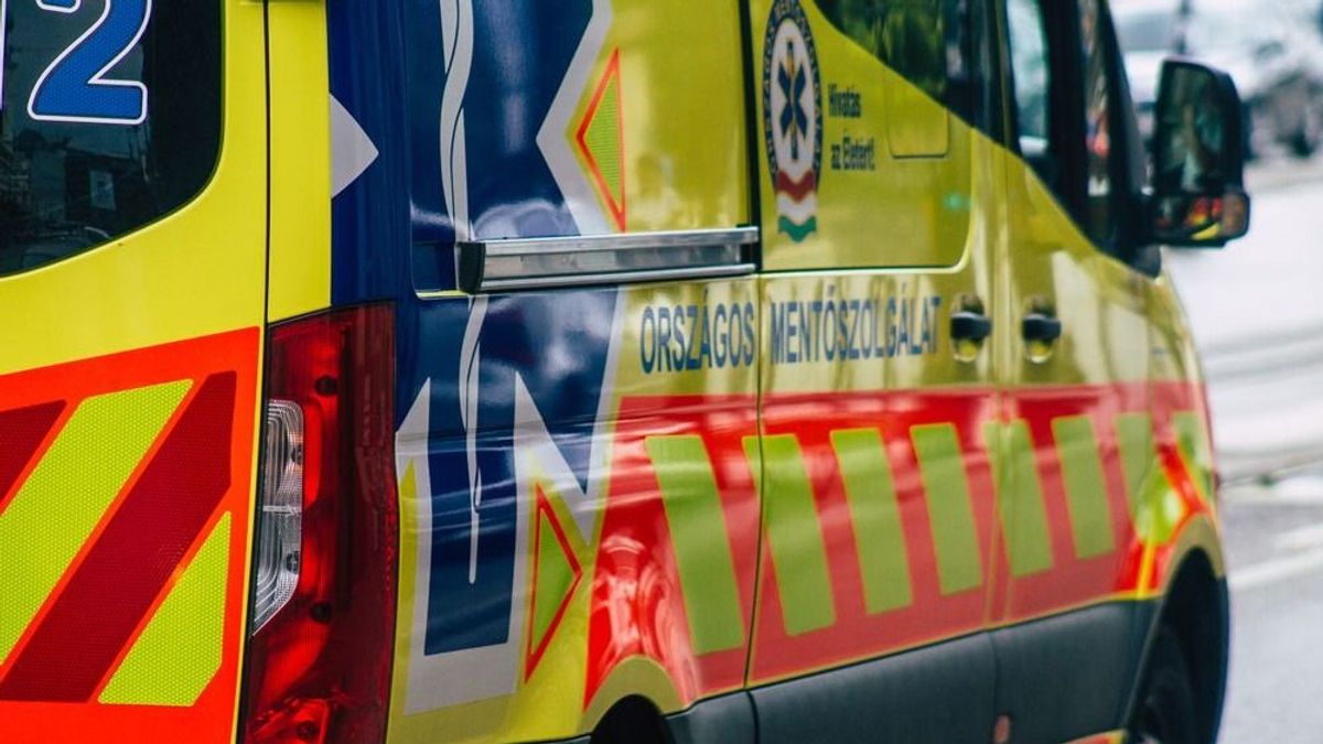 Súlyos baleset az M1-esen: gyerekeket szállító kisbusz és ka