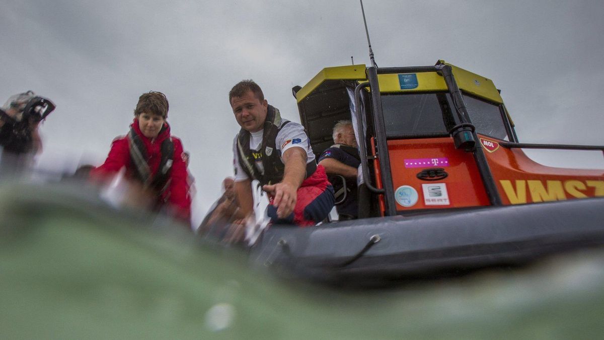 Ennyi embert mentettek ki idén a Balatonból