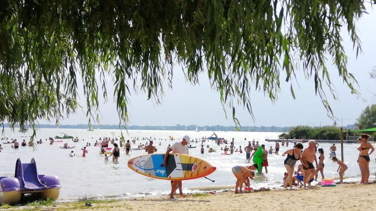 Napágyfoglalás, hangos zene, cigarettacsikk – meddig tart a türelem a strandon?
