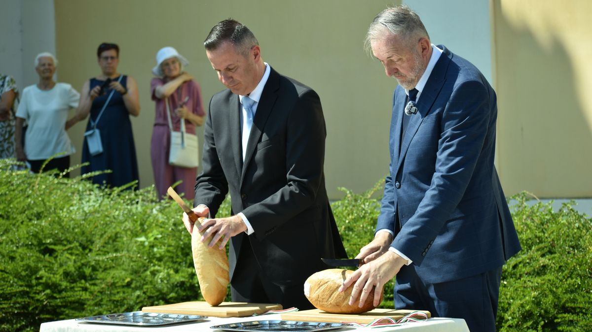Így emlékeztek az államalapításra Zalaegerszegen – megszegték az új kenyeret is (galéria)