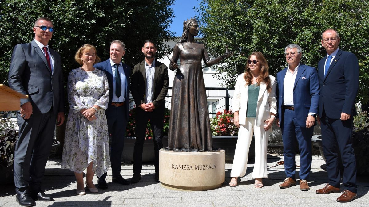 Polgár Juditra is hasonlít? Megmutatjuk a zalai város új, különleges köztéri szobrát (galéria, videó)
