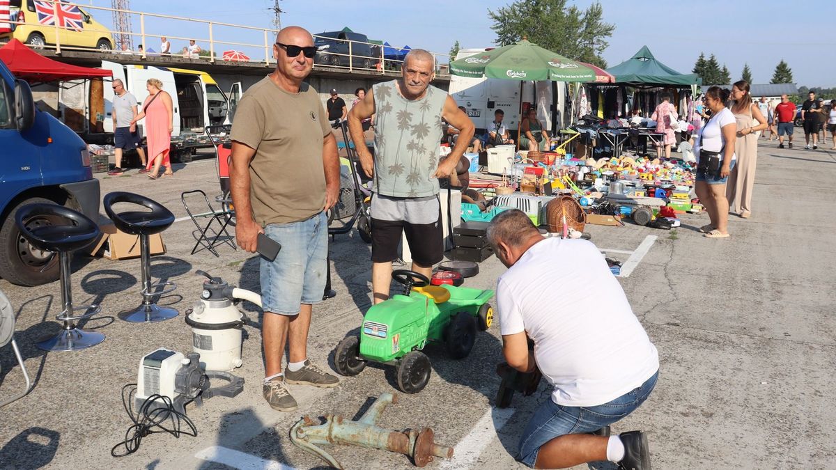 Város a városban: a zalaegerszegi bolhapiacon minden kapható, a padlás kincseitől az egyiptomi istenekig (galéria, videó)