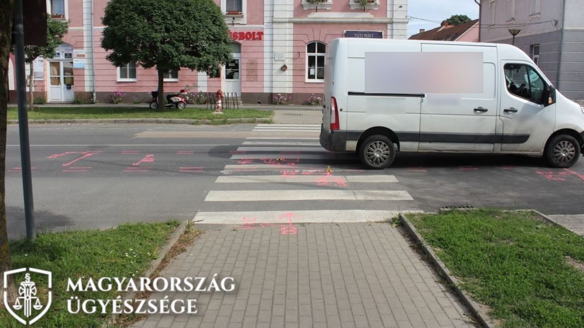 Súlyos baleset a zalai városban – zebrán gázoltak el egy szabályosan átkelő nőt