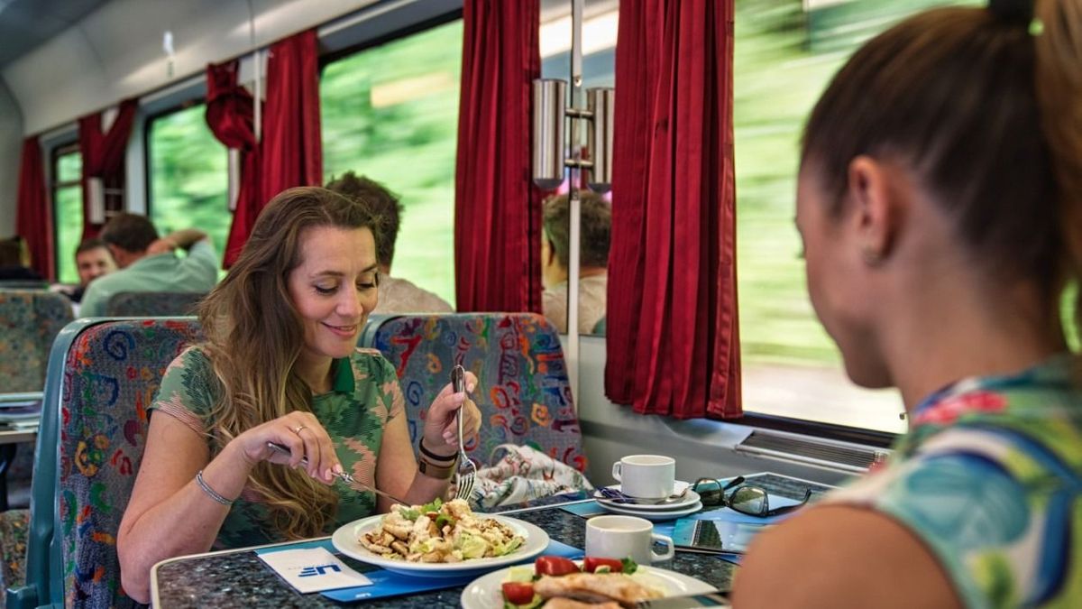 Balatoni utazás: a hot dog és a sör a nyerő a vonatokon – szárnyal a vasút a tó körül