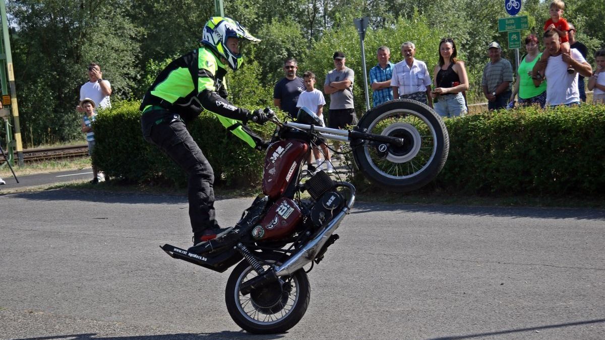 Súlyos baleset a zalai fesztiválon – nézőt ütött el a kicsúszó motoros