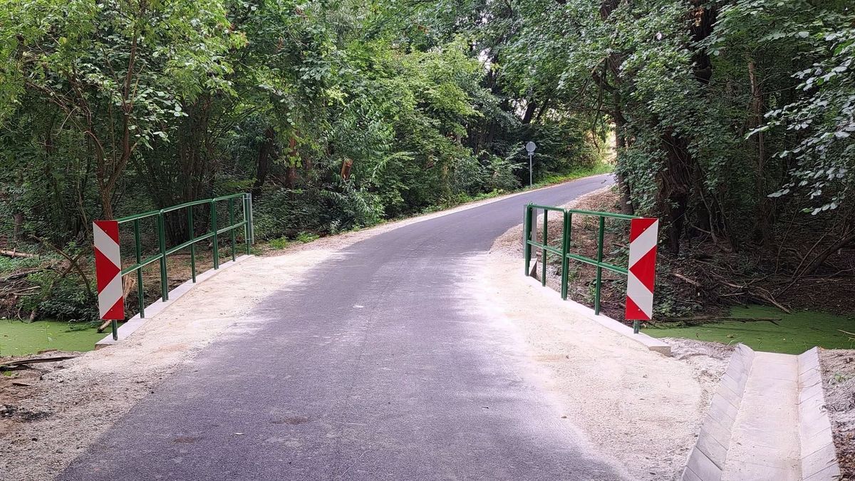 Sokak régi vágya teljesült Pacsán: birtokba vették a helyiek a felújított tóparti utat