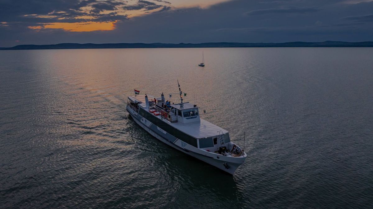 Tűzijátéknéző hajók a Balatonon – innen indulhatunk a tó közepére augusztus 20-án