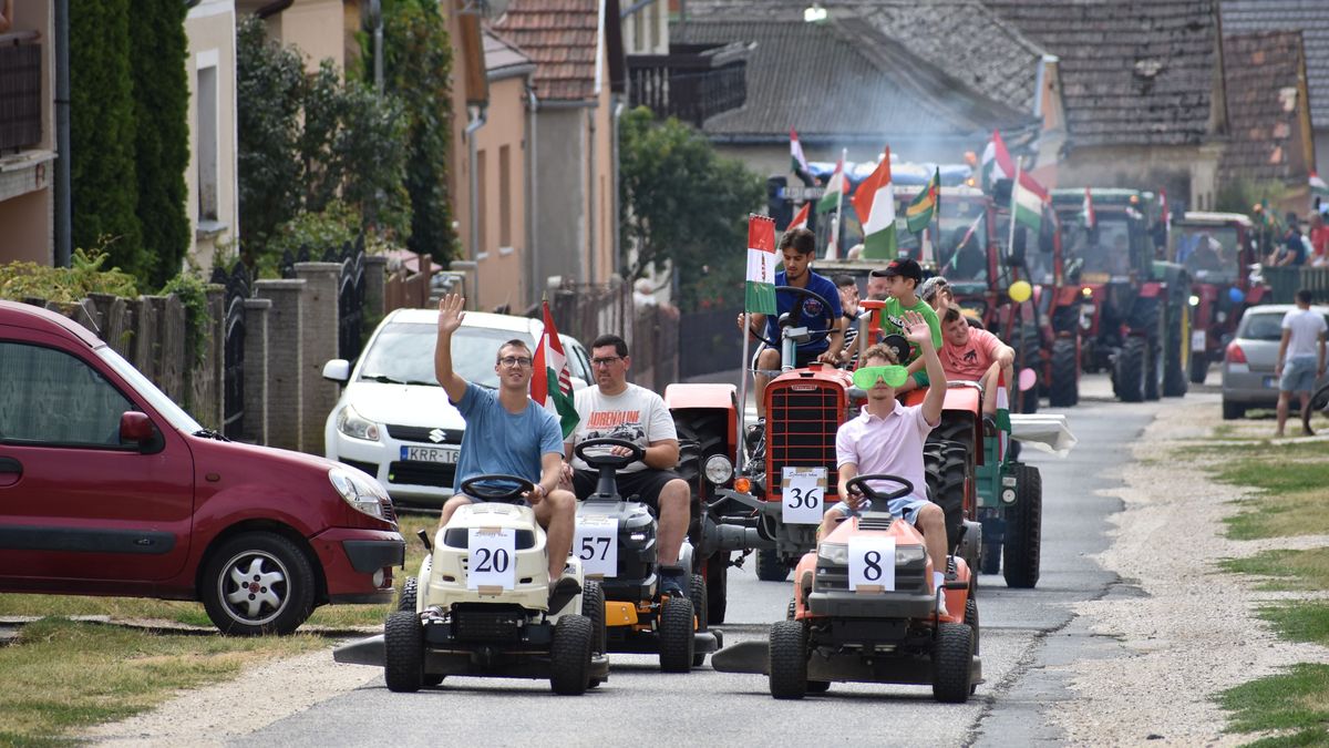 Melyik traktor lett a legszebb? Zalához közeli falu, ahol a lóerők találkoztak a falusi vendégszeretettel (galéria, videó)