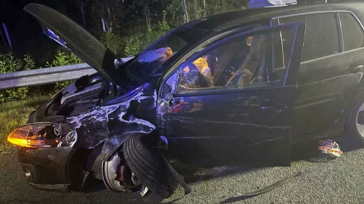 Halálos motorbaleset Zalában, zarándokbuszba csapódott egy teherautó