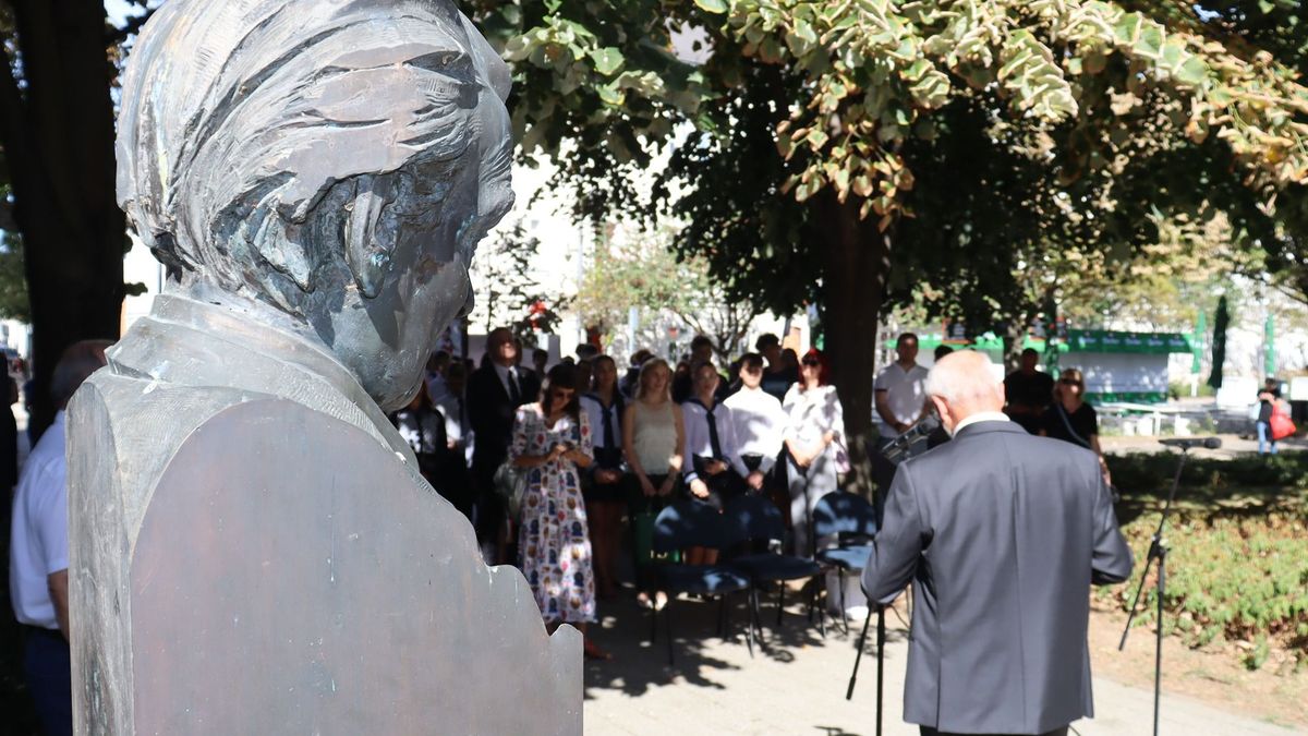 Nem hagyta, hogy Zalaegerszegre a „sötét Göcsej” részeként tekintsenek – a város híres szülöttére emlékeztek (galéria)