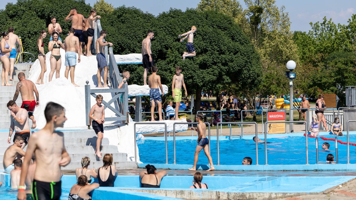 Majdnem 15 ezerrel többen érkeztek: tarolt idén az AquaCity – a tárgyak pedig még mindig strandolnának