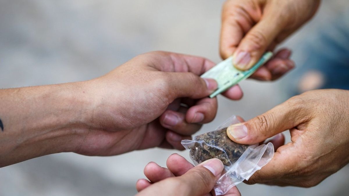 Alig szabadult a börtönből, már az ablakból árulta a drogot a zalai páros