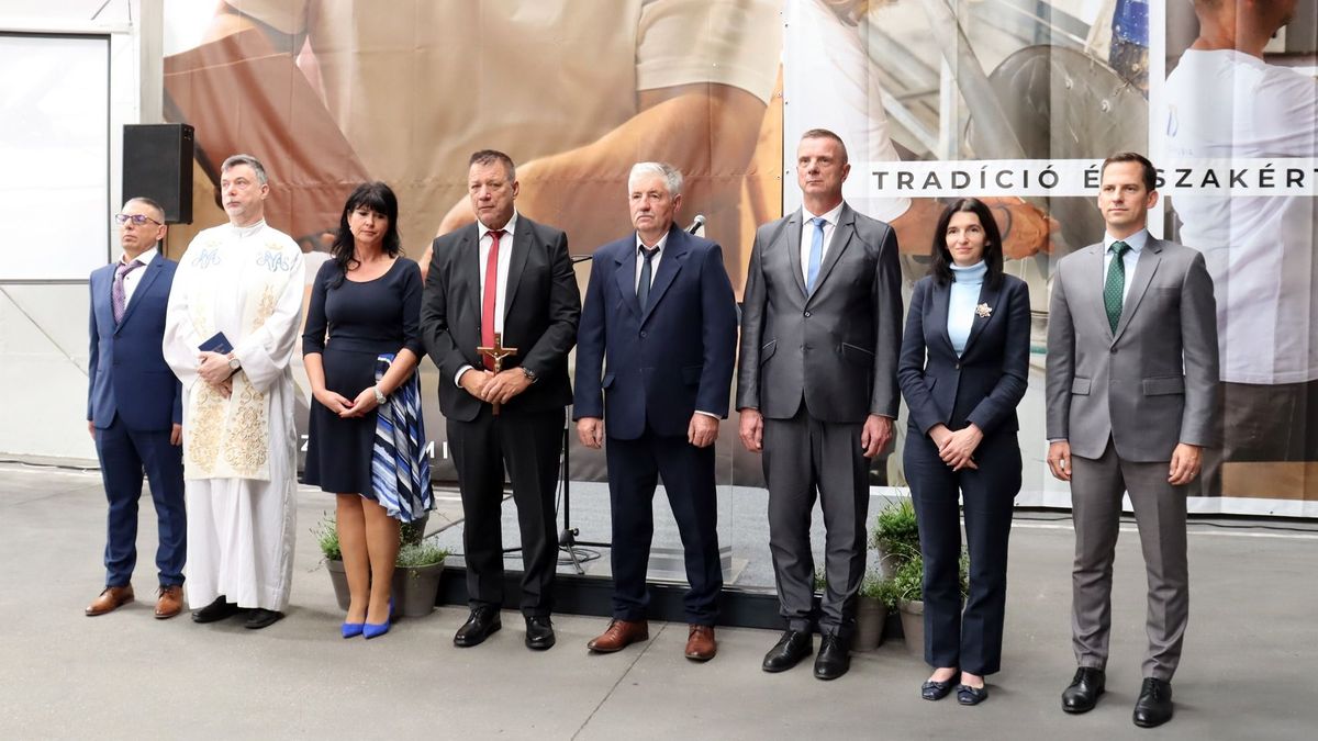 Ismét magyar csempe készül Tófejen, az ország egyetlen csempegyárában (galéria)