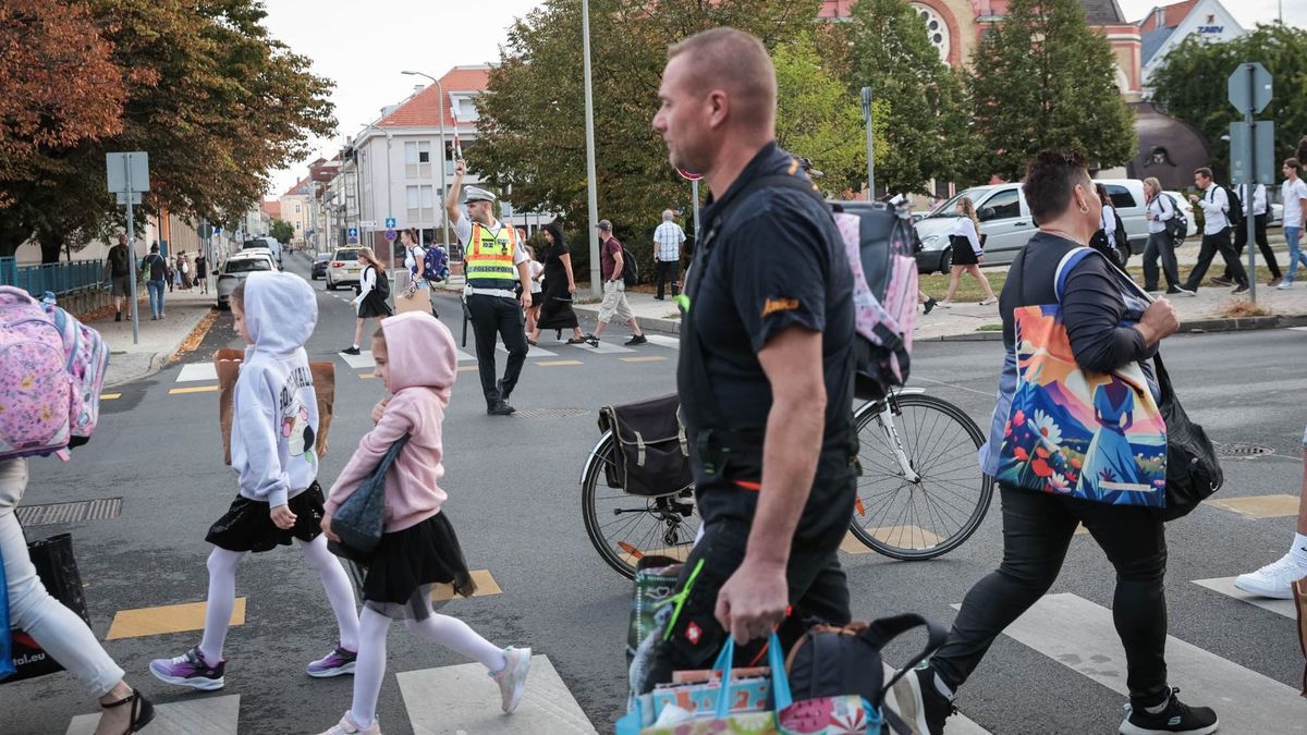 Vakáció off, suli on! – a zalai rendőröknek is megkezdődött a tanév (galéria)