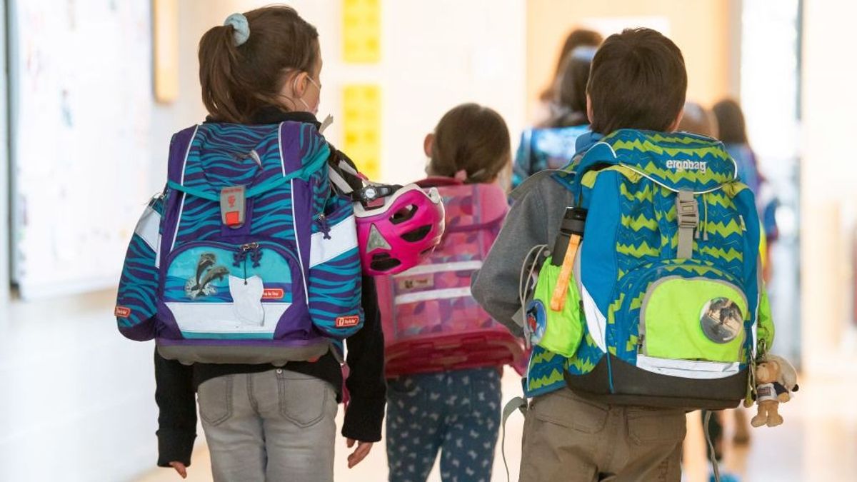 Bajonett a hátizsákban, hentesbárd a szobában – iskolai támadásra készülhetett a 13 éves fiú
