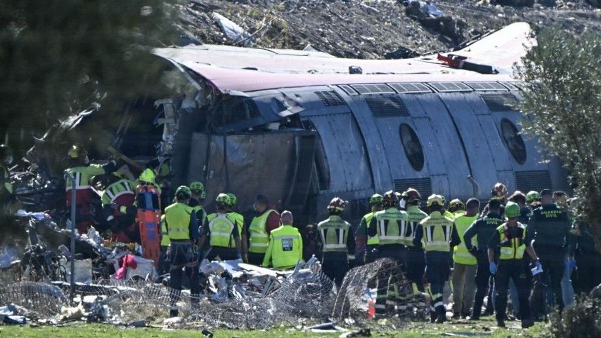 Két gyorsvonat ütközött, több tucat halottja van a tragédiának (galéria)