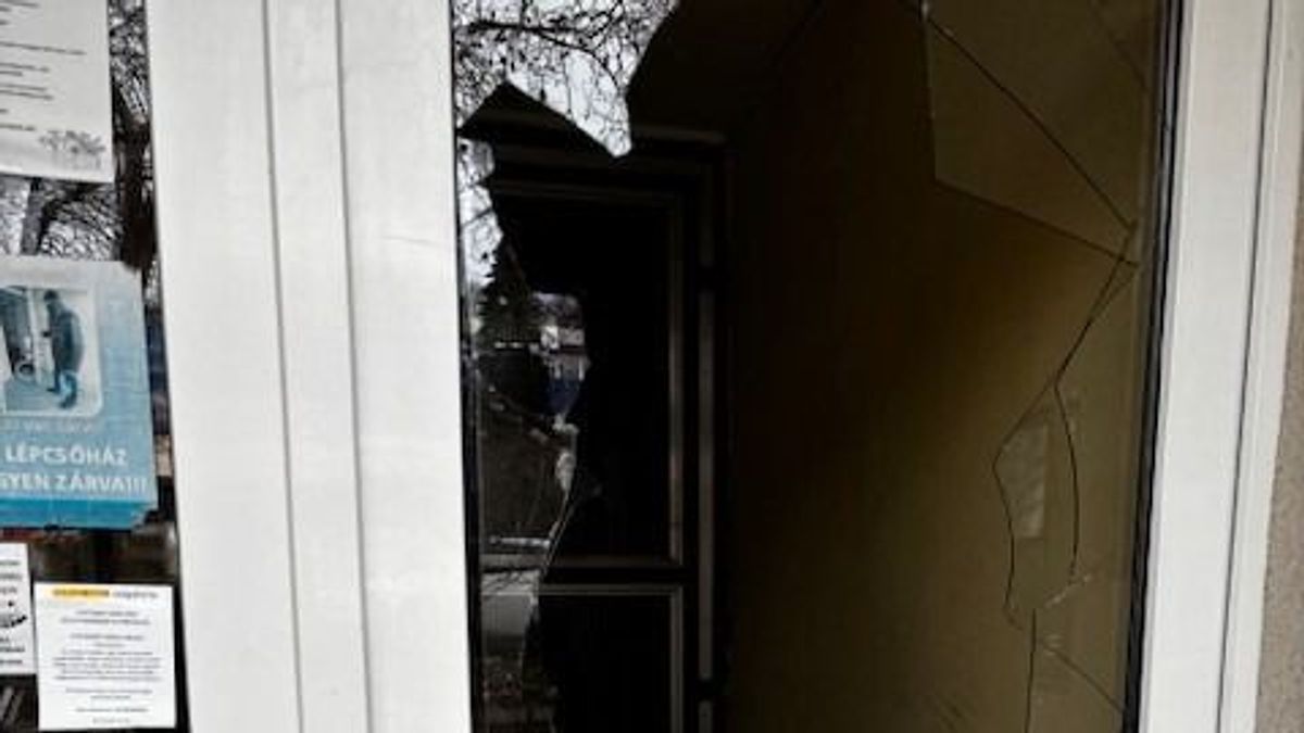 Kukával törte be a lépcsőház ajtaját az ittas férfi Zalaegerszegen