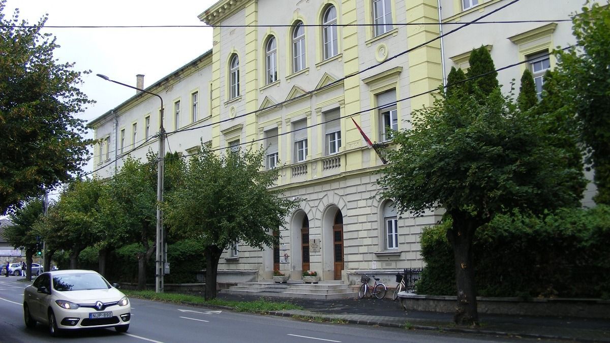Tragédia Keszthelyen: hajnalban elhunyt egy végzős diák, a haláleset körülményeit még vizsgálják
