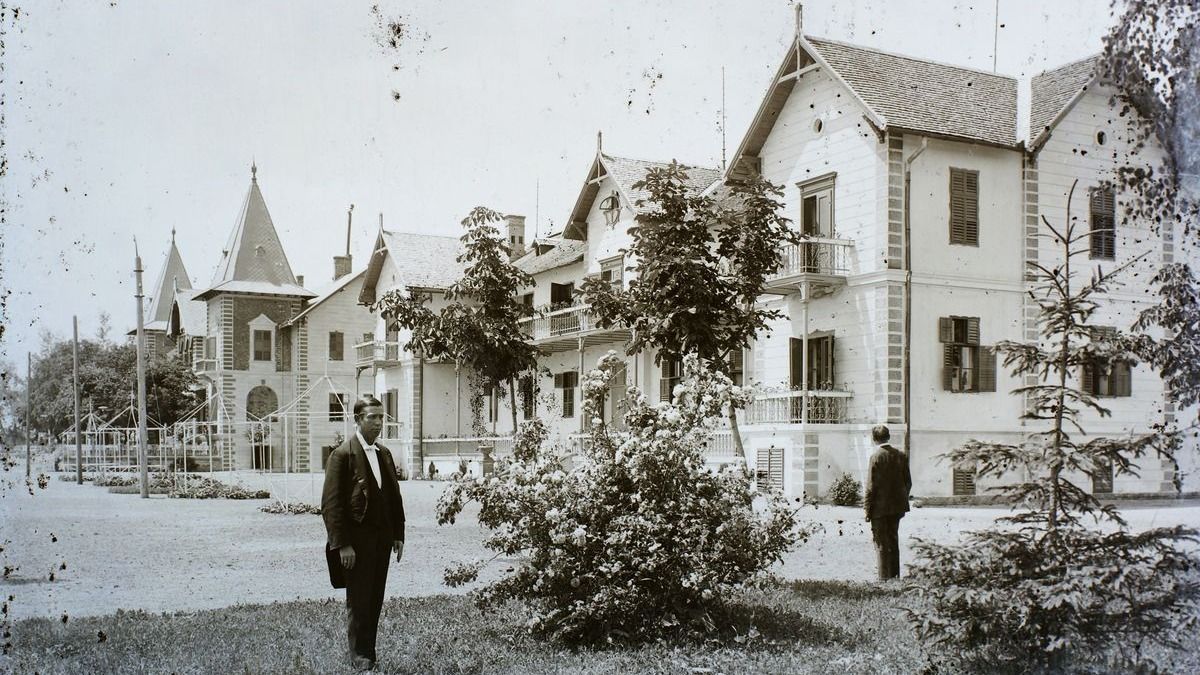 1,35 milliárd forintért kelhet új életre Keszthely két legendás szállodája: eladó a Hullám és a Balaton
