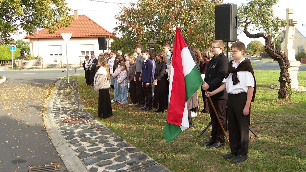 Életüket adták a szabadságért – Andráshidán is fejet hajtottak az 1956-os hősök előtt